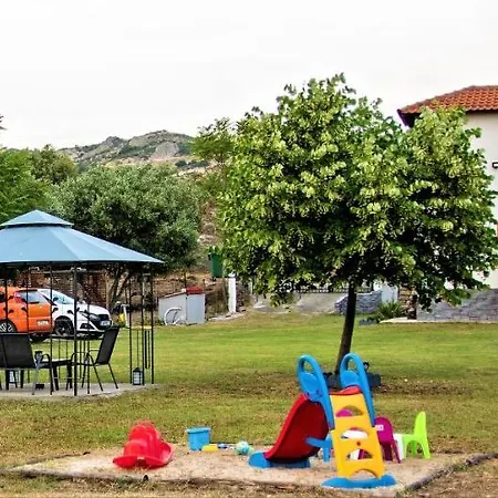 Apartment House Haratsi